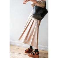 Lindquist Big Ama in Black