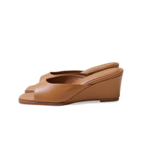 Beatrice Valenzuela Moderna Wedge in Tobacco