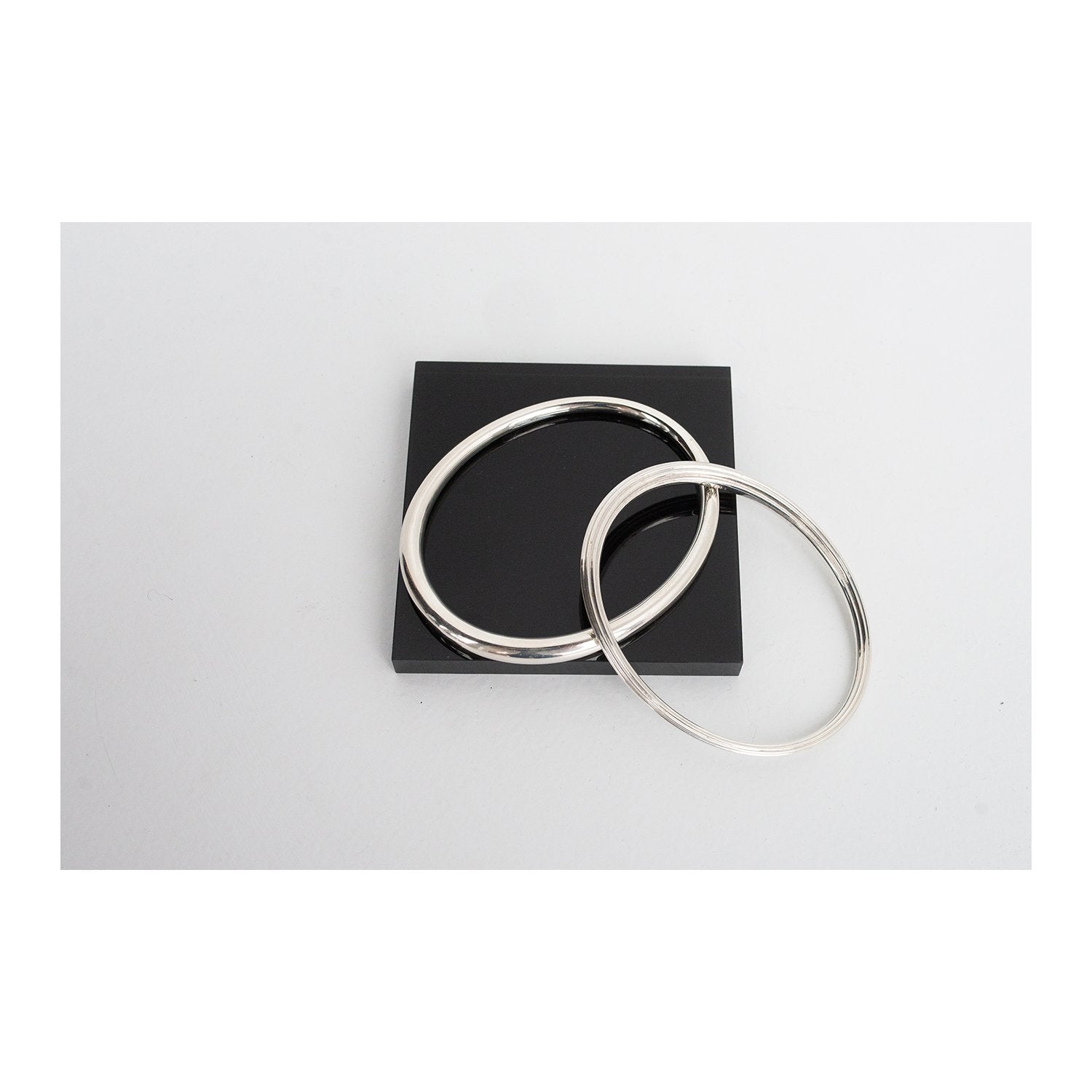 Ursa Major Fluted Tapered Bangle No.1 in Sterling Silver – JUDITH