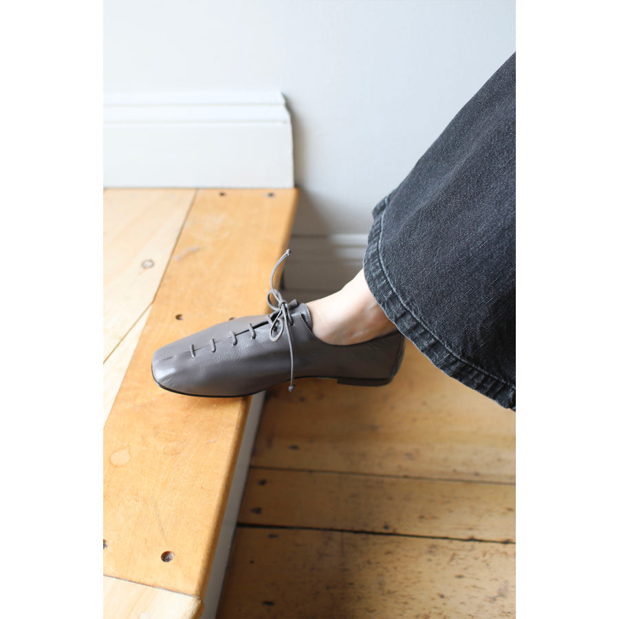 Hereu Plegada Supple Shiny Shoe in Grey