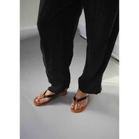 Martiniano Flip Flop in Black/Saddle