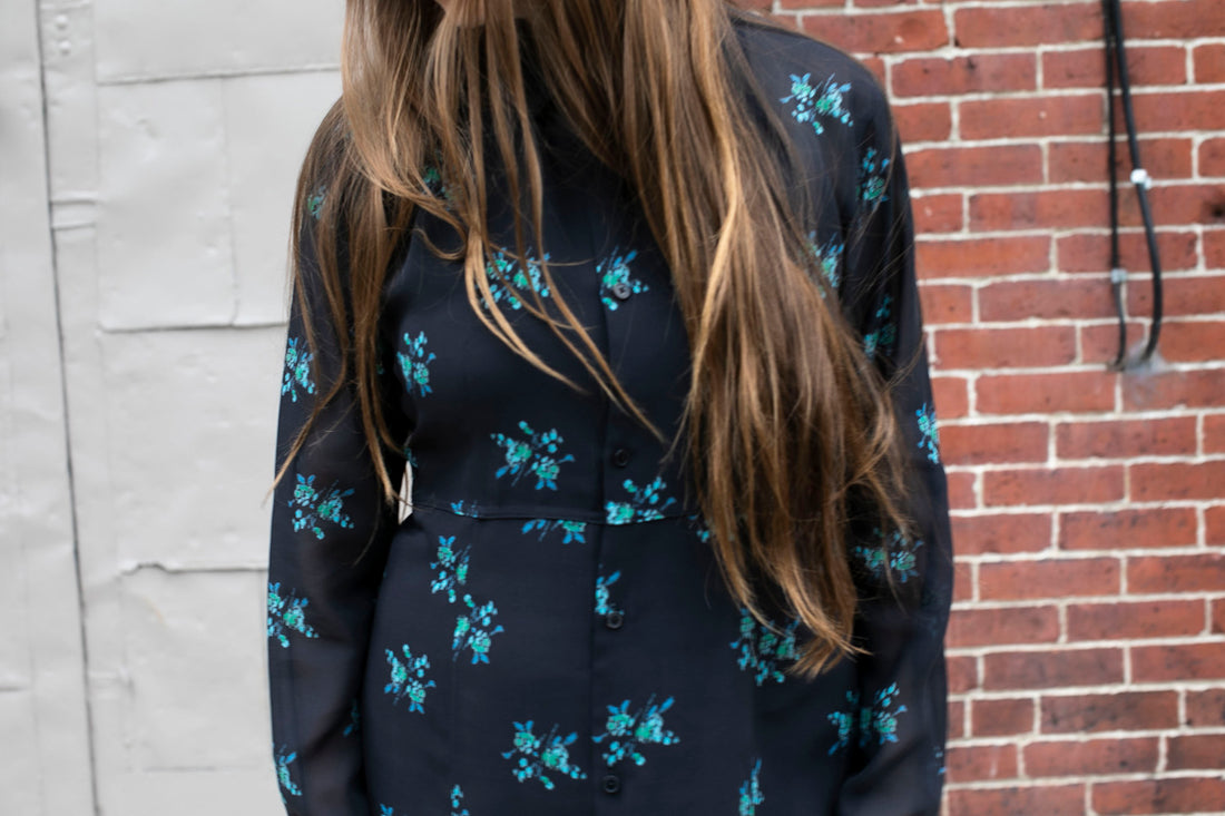 Auralee Printed Airy Silk Georgette Dress in Ink Blue