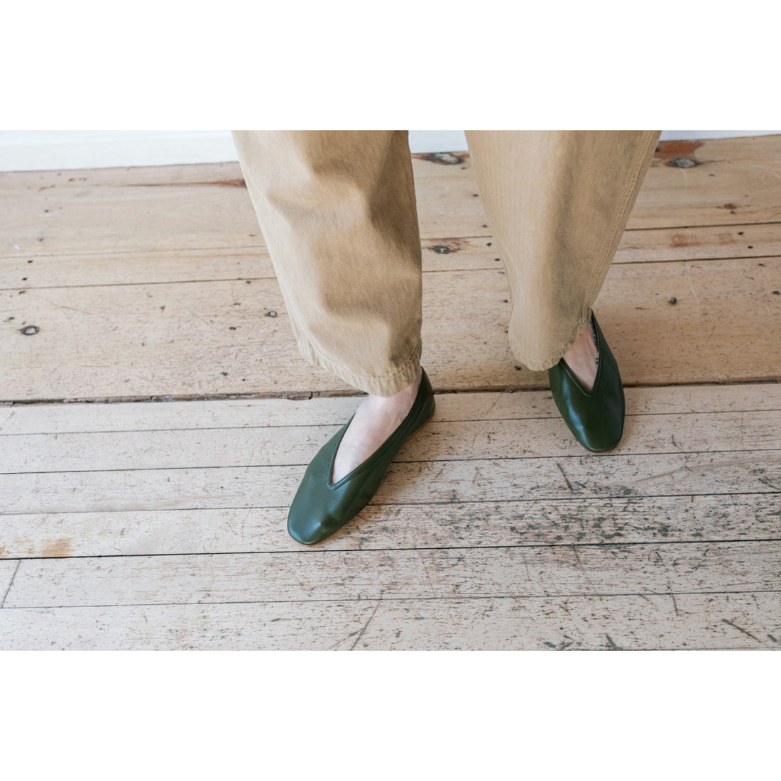 Le Monde Beryl Luna Slipper in Green Leather