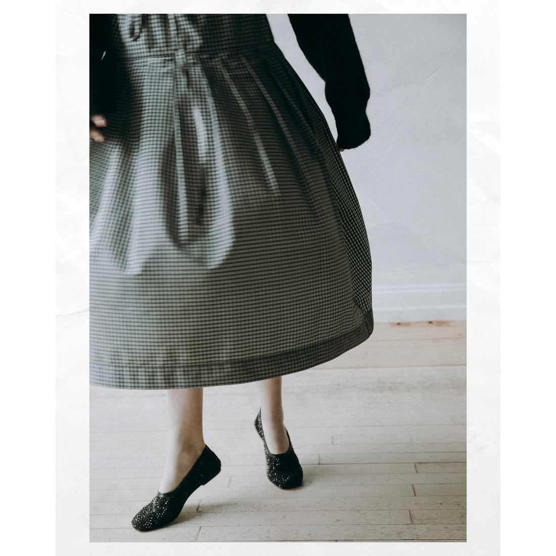 Le Monde Béryl Mica Flat in Black Crystals