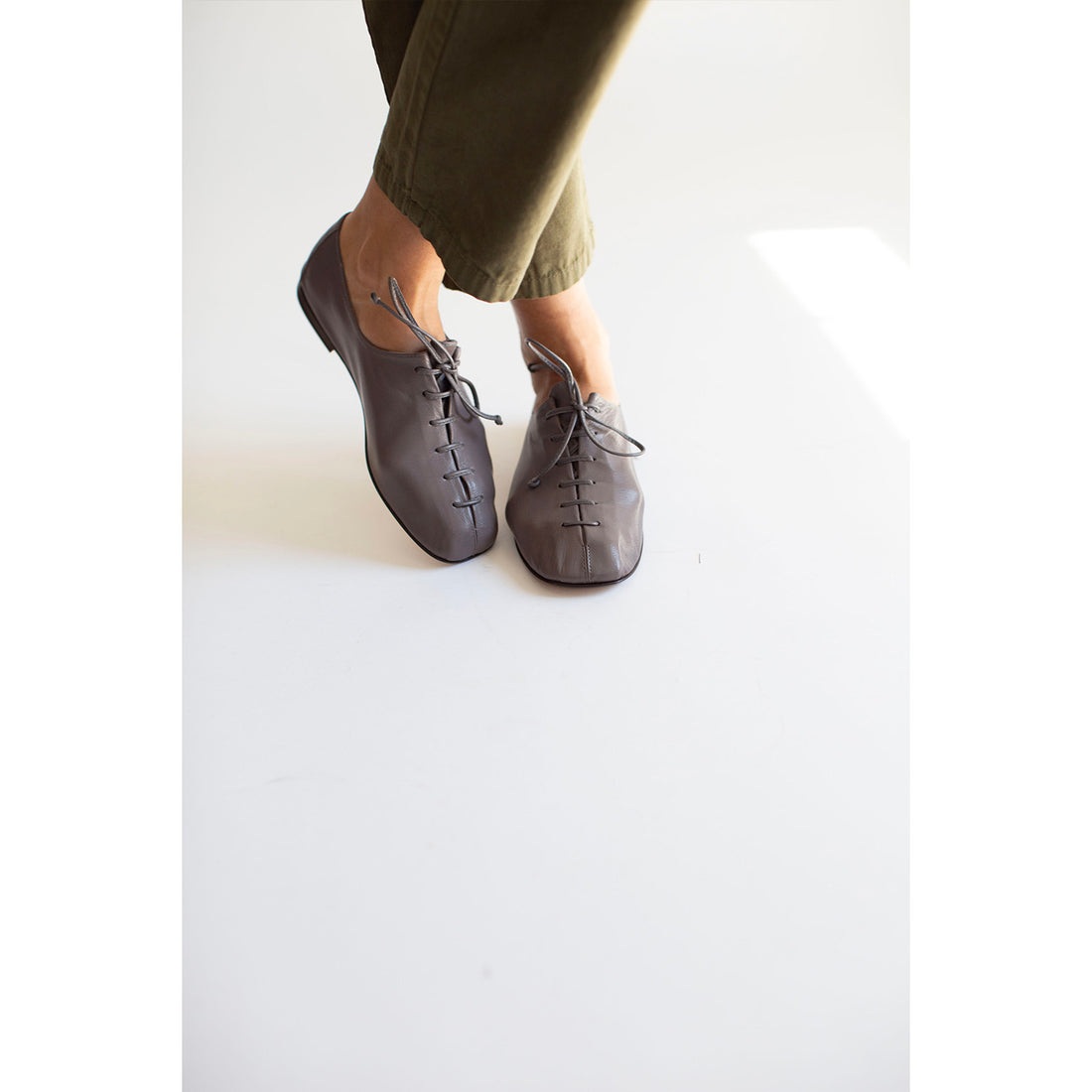 Hereu Plegada Supple Shiny Shoe in Grey