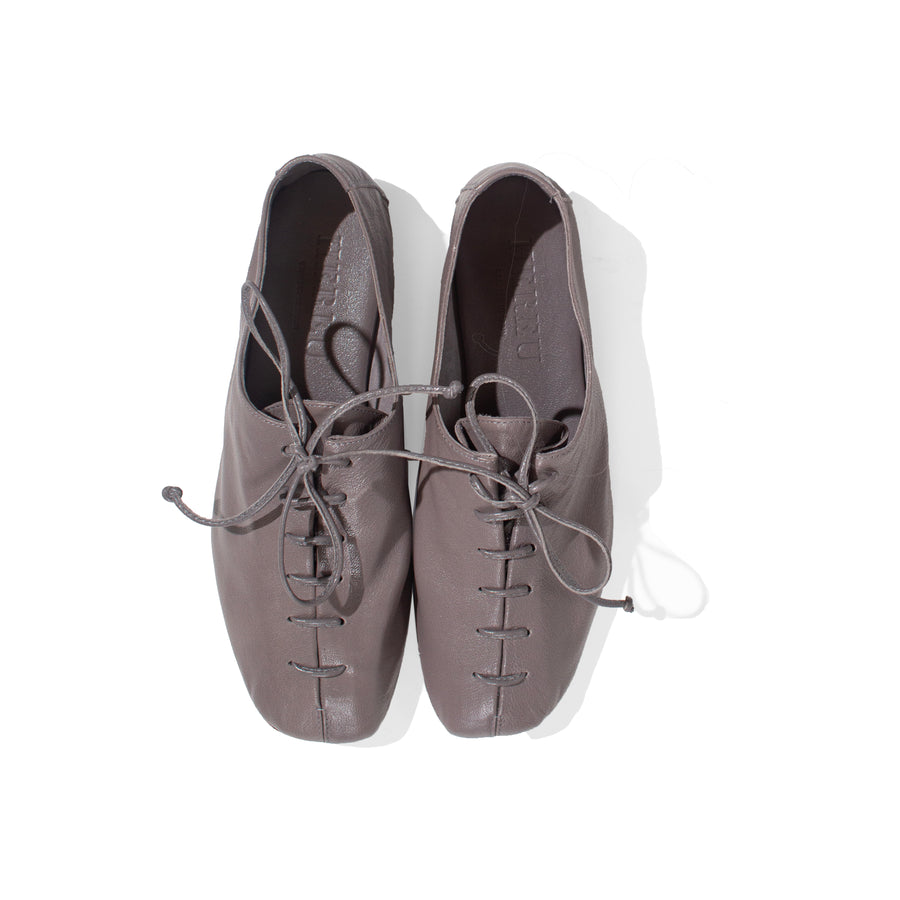 Hereu Plegada Supple Shiny Shoe in Grey