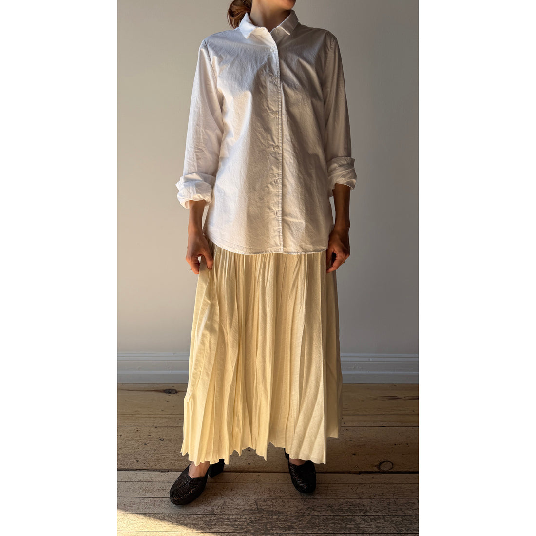 Pas de Calais Slub Lawn Pleated Skirt in Ivory