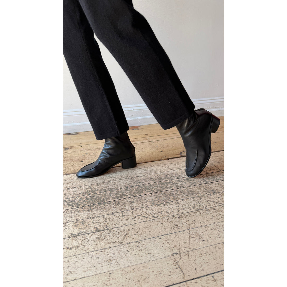 Extreme Cashmere Wander Pants in Raven