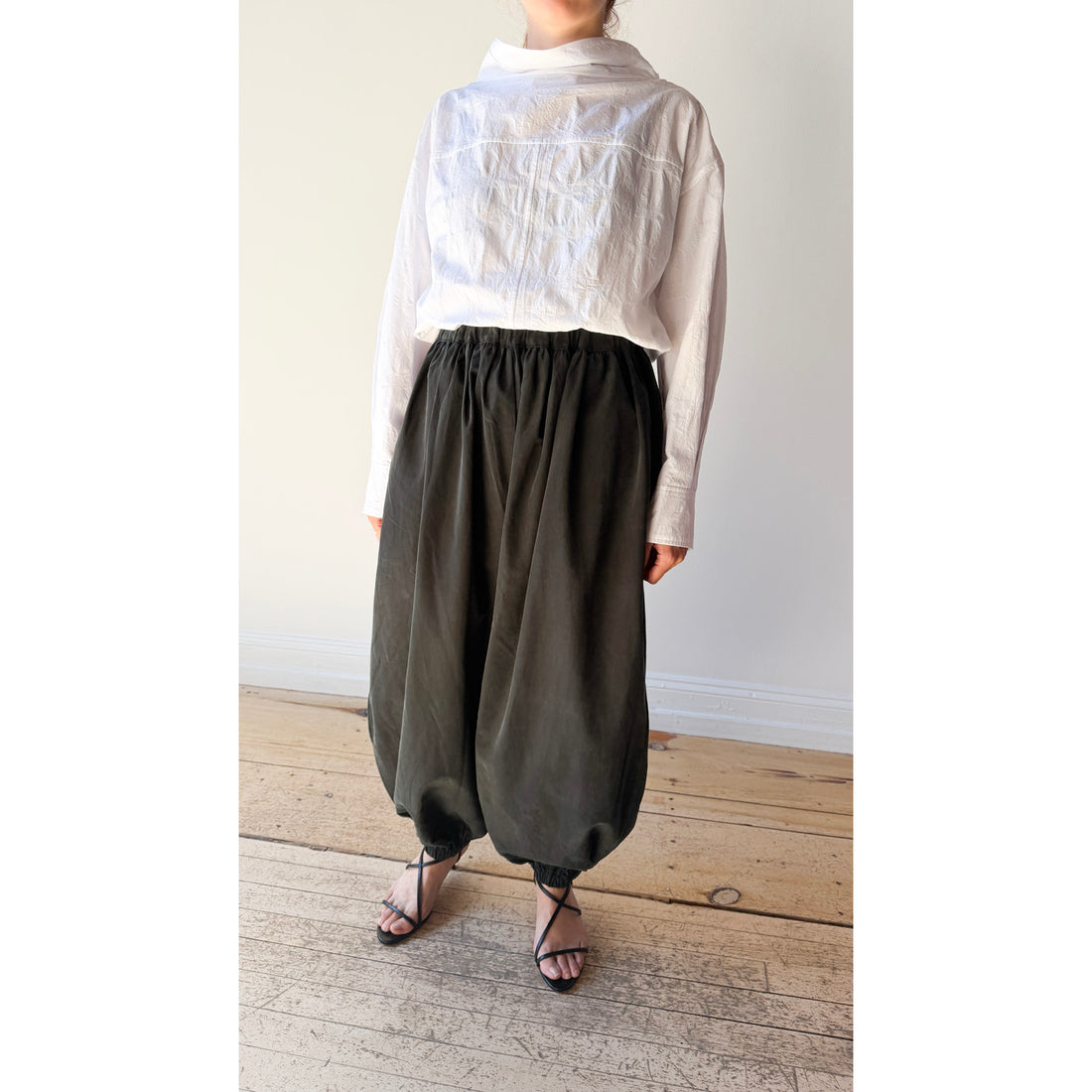 Black Crane Lantern Pants in Black