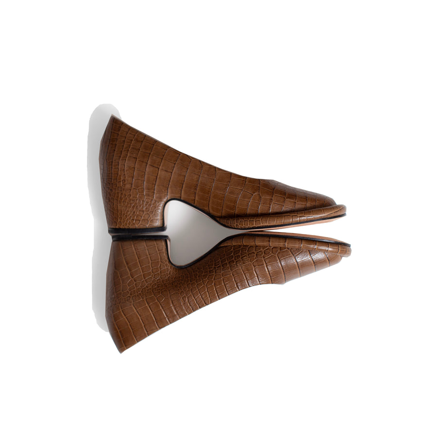 Lauren Manoogian Embossed Arch Pump in Tobacco