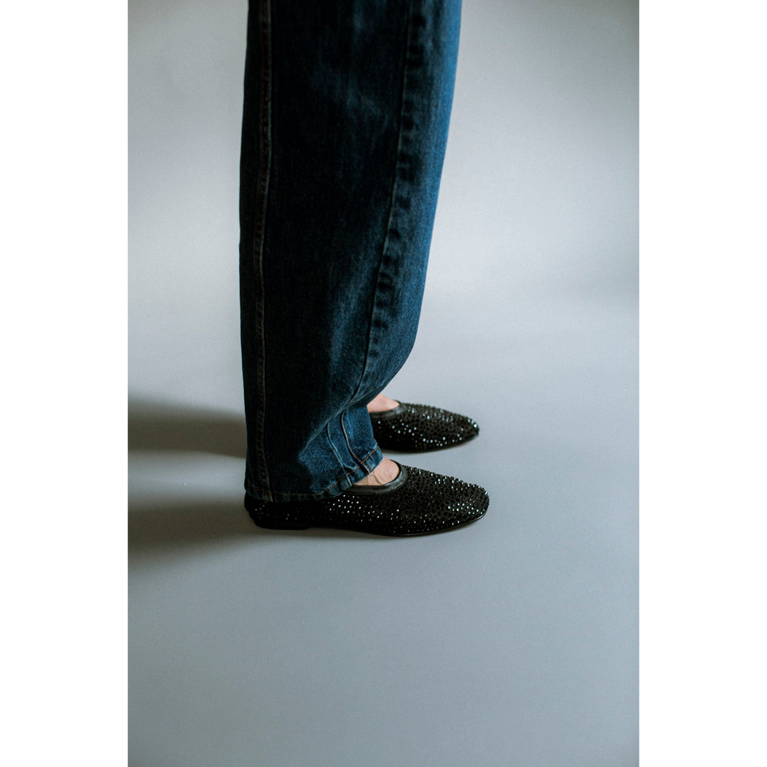 Le Monde Béryl Mica Flat in Black Crystals