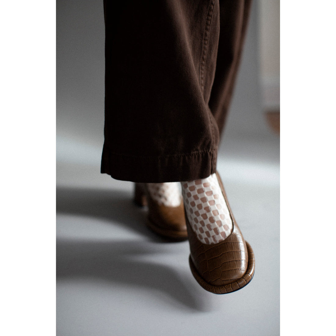 Lauren Manoogian Embossed Arch Pump in Tobacco