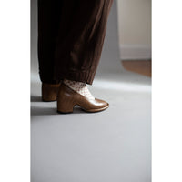 Lauren Manoogian Embossed Arch Pump in Tobacco