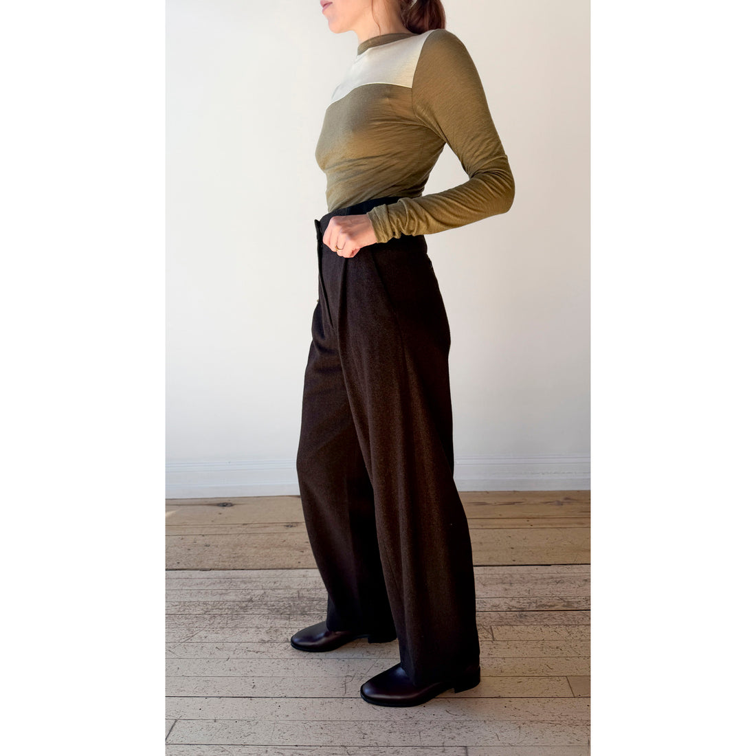 Auralee Fluffy Cashmere Nylon Contrast Tee in Brown x Light Yellow