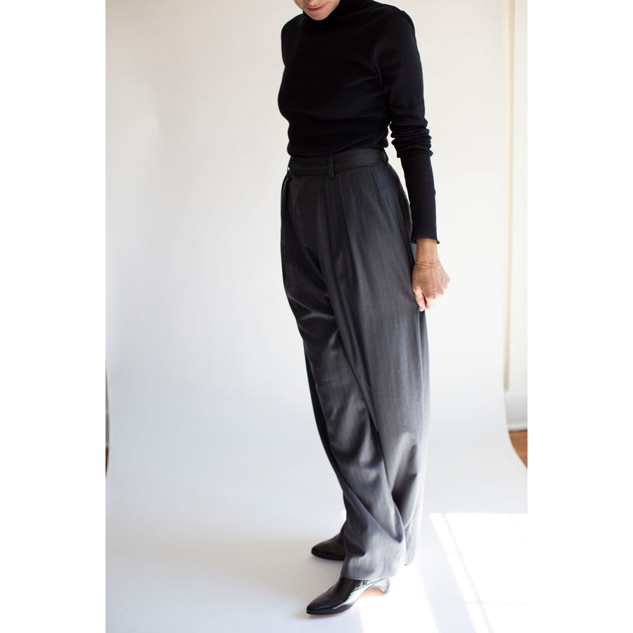 Nomia Wide Leg Pleated Trouser in Charcoal