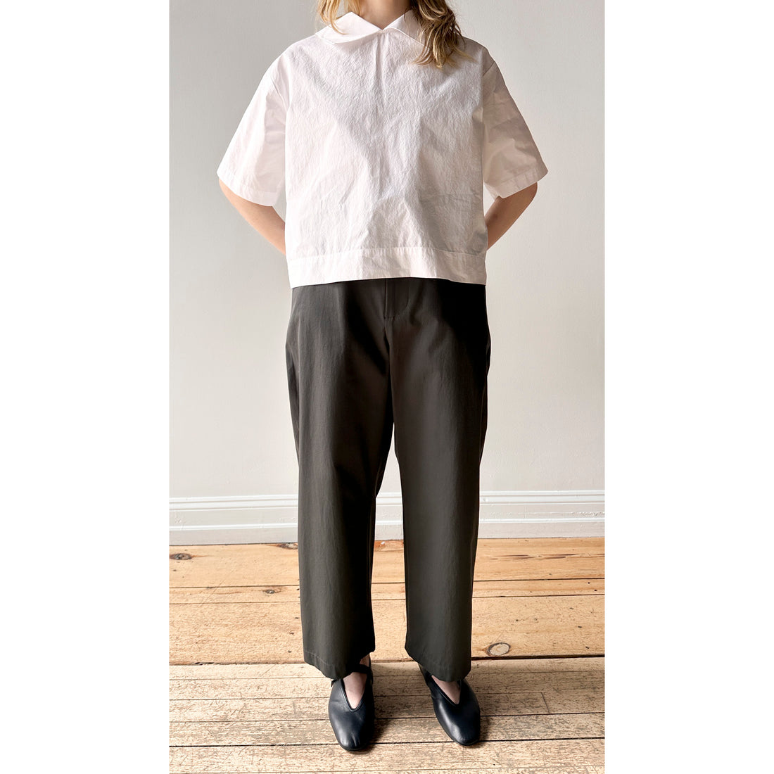 Nicholson & Nicholson Ecru Pants in Charcoal