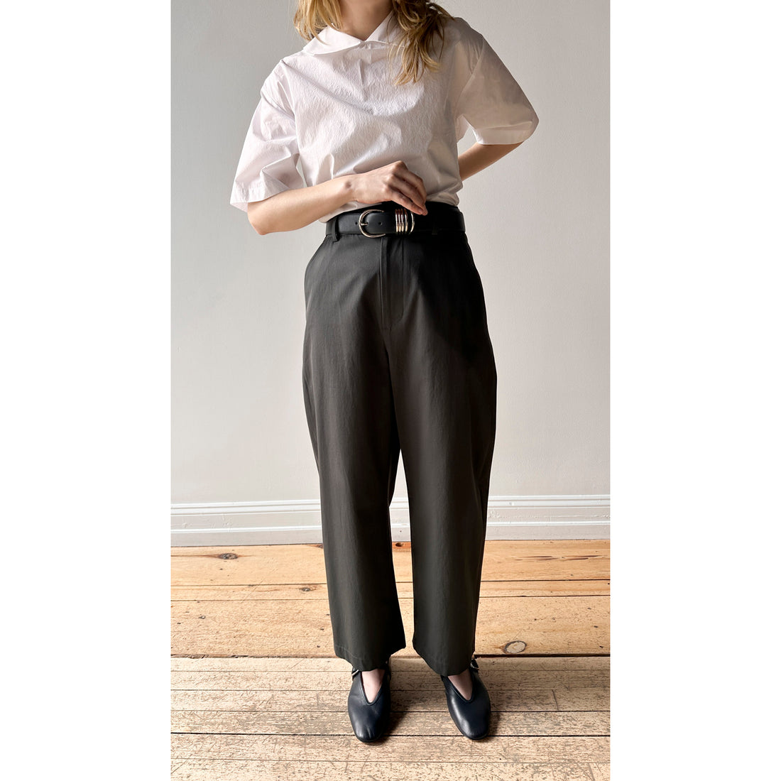 Nicholson & Nicholson Ecru Pants in Charcoal