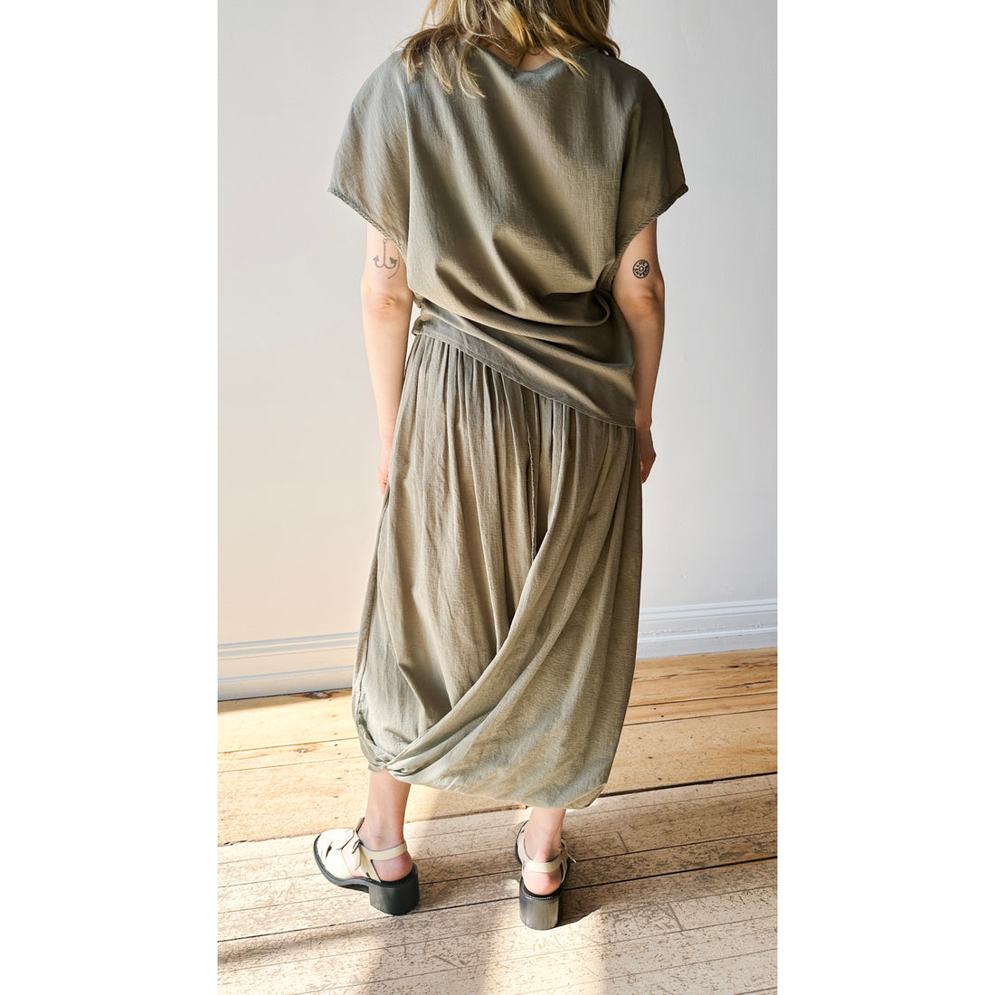 Black Crane Greek Column Skirt in Cement