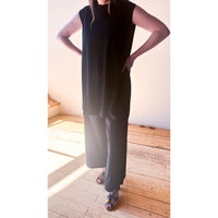 Tsuyumi Scalloped No-Sleeve Tunic in Black