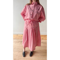 Kasmaria Pleated Skirt with Side Seam Pockets in Gingham Cotton Poplin