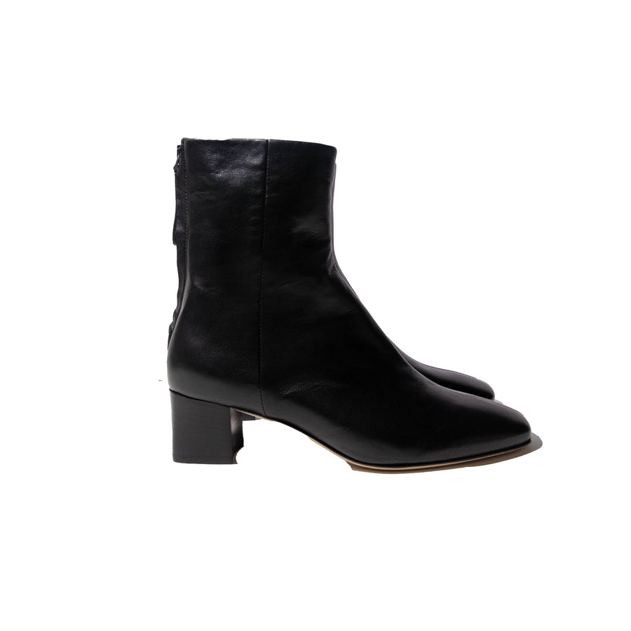 Legres Day Boot in Leather in Black