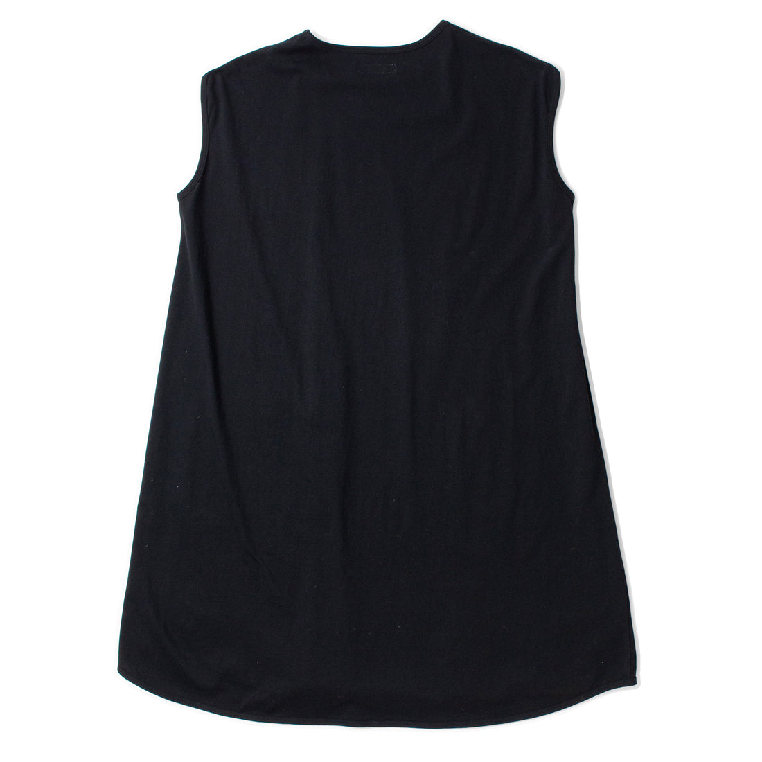 Tsuyumi Scalloped No-Sleeve Tunic in Black