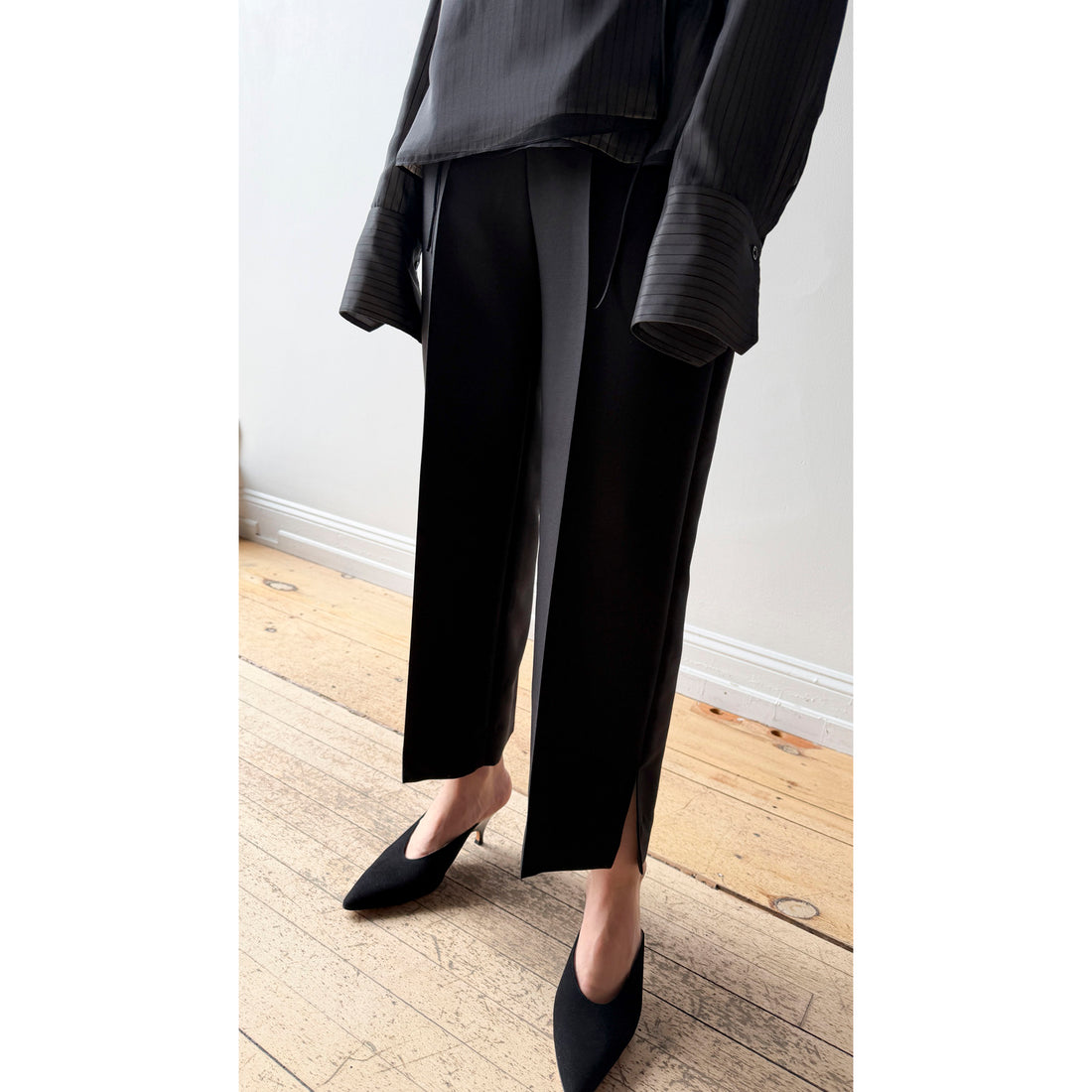 Le Monde Béryl Petra Mule in Black